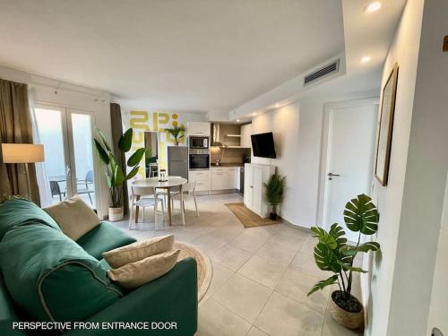 A kitchen or kitchenette at La Cabanana - Apartment w pool and high-speed WiFi