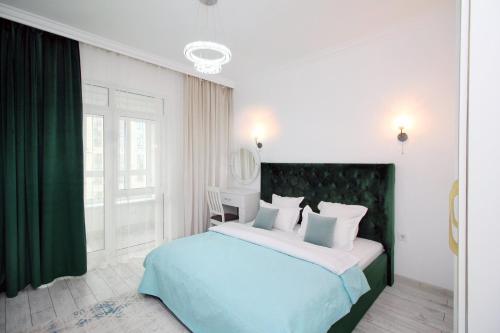 Llit o llits en una habitació de Central Avenue