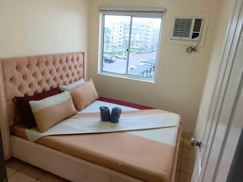 Ένα ή περισσότερα κρεβάτια σε δωμάτιο στο Riz's 2BR & 1T/Bath Condo 8 Spatial Maa 3f