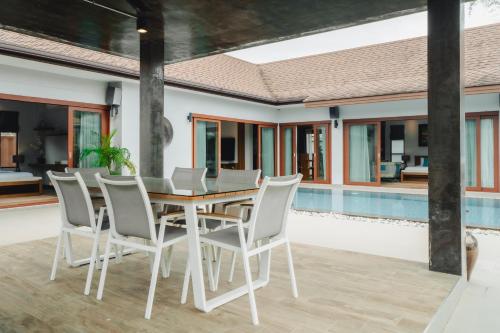 Πισίνα στο ή κοντά στο Bangtao Boutique Villa