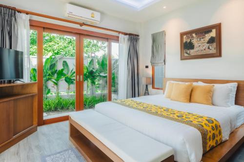 Ένα ή περισσότερα κρεβάτια σε δωμάτιο στο Bangtao Boutique Villa