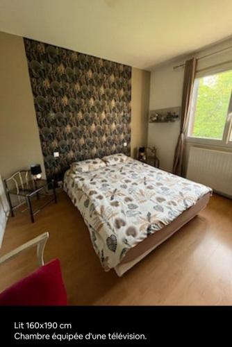 a bedroom with a large bed in a room at Villa Provençale avec Spa Piscine Privée in Ris