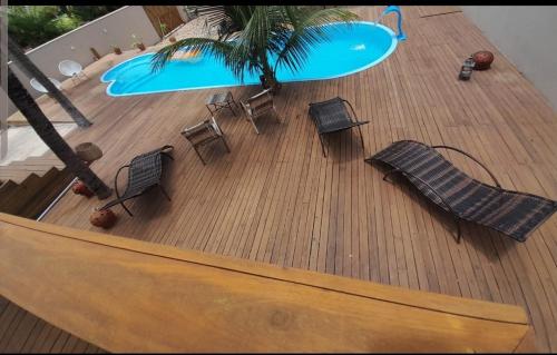 an overhead view of a deck with chairs and a pool at Sol do Gostoso Apto in São Miguel do Gostoso