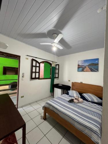 a bedroom with a bed and a ceiling fan at Pouso da Celeste - Trindade in Trindade