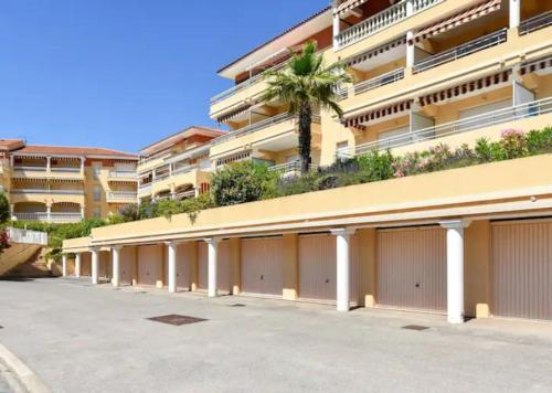 Studio climatisé avec piscine, parking résidence et plages proches