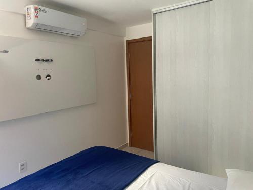 a bedroom with a bed and a air conditioner on the wall at Apt 02 quartos em Ponta Verde in Maceió