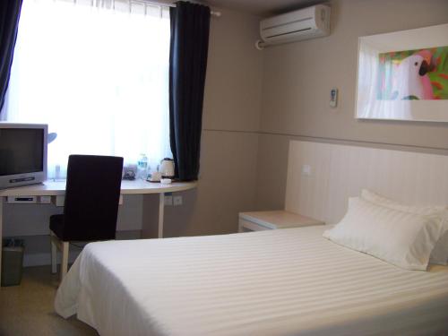 Postel nebo postele na pokoji v ubytování Jinjiang Inn - Shenzhen Airport