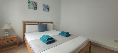 Ένα ή περισσότερα κρεβάτια σε δωμάτιο στο Sabbia Suites Bajamar Famara