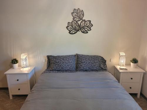 una camera da letto con un letto grande con due comodini di New! Carpe Diem 365 - Very Cute Lakefront Condo! a Oscoda
