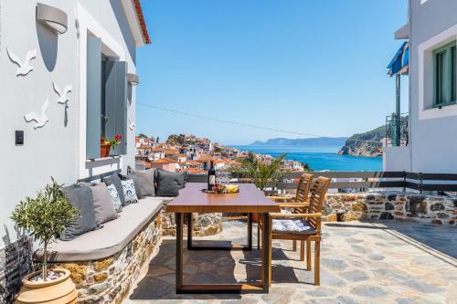 Onar House Panoramic Sea View Terrace in Skopelos Town