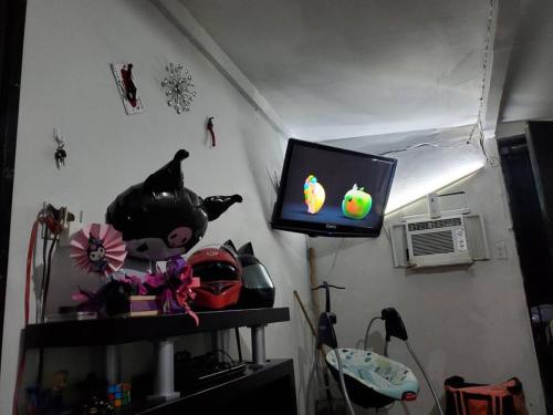 a room with a shelf with a tv on a wall at casa para descansar in Tijuana