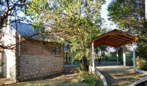 Κήπος έξω από το Cabaña La Lechuza en LAS RABONAS