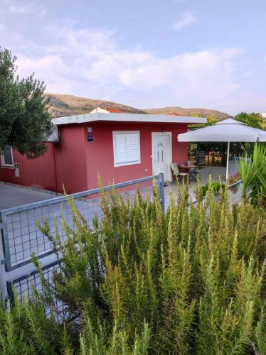 Apartments with a parking space Seget Donji, Trogir - 23533