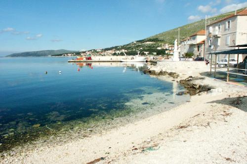 Apartments with parking space Seget Donji, Trogir - 23533