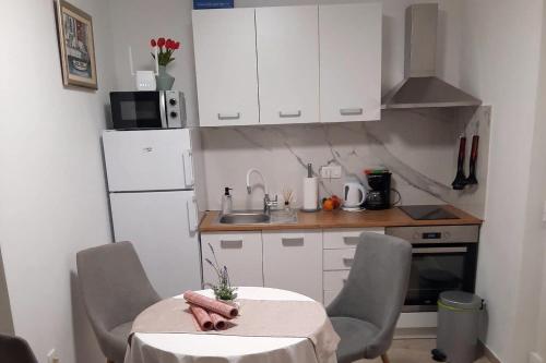 Apartments with parking space Seget Donji, Trogir - 23533