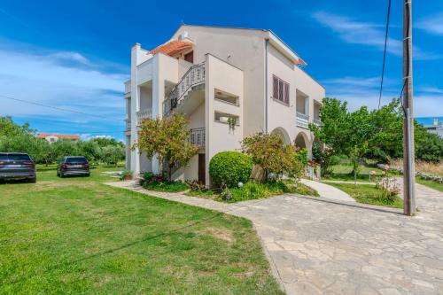 Apartments with parking space Zaton, Zadar - 23534