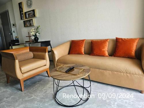 Χώρος καθιστικού στο Kuno - 2Br, Beachfront Jomtien