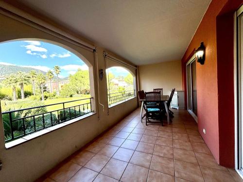 Appartement 3 pièces avec terrasse à Cavalaire - FR-1-226B-220