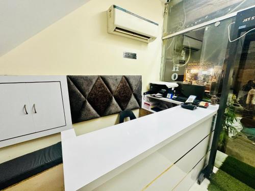 Posezení v ubytování Hotel Bramhaputra Near New Delhi Railway Station