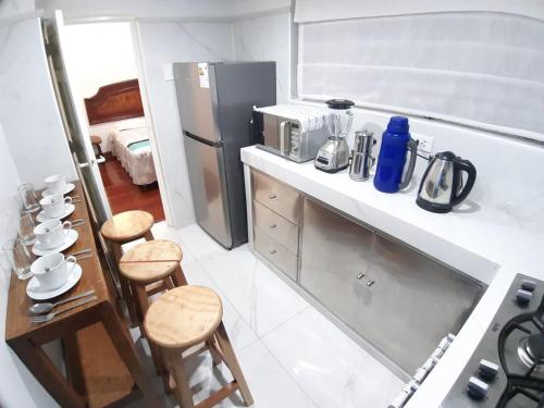 Kuchyň nebo kuchyňský kout v ubytování APARTAMENTO LINDO - A 2 Cuadras de la Plaza de Armas y del Palacio de Gobierno