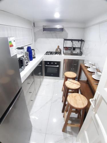 Kuchyň nebo kuchyňský kout v ubytování APARTAMENTO LINDO - A 2 Cuadras de la Plaza de Armas y del Palacio de Gobierno