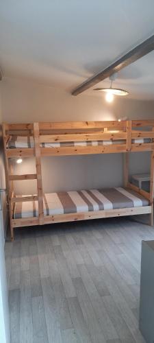 Ένα ή περισσότερα κρεβάτια σε δωμάτιο στο La mésange bleu