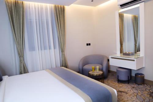 Postel nebo postele na pokoji v ubytování Ramadi Hotel & فندق رمادي
