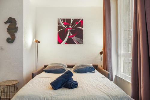 Postel nebo postele na pokoji v ubytování Nid Malouin Saint-Malo intramuros plage à 200m