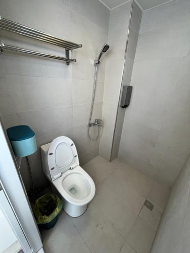 Bilik mandi di PayaThai B&B