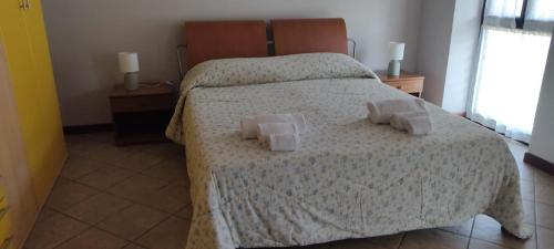 Un pat sau paturi într-o cameră la La Casa di Lucia