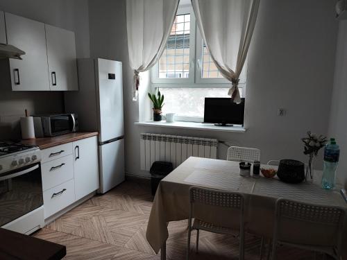 Η κουζίνα ή μικρή κουζίνα στο Apartament Poniatowskiego 4
