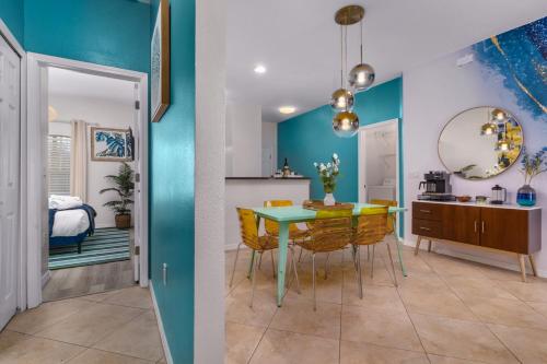 a kitchen and a dining room with a table and chairs at Casa Noho - Center of All Things Tampa in Tampa