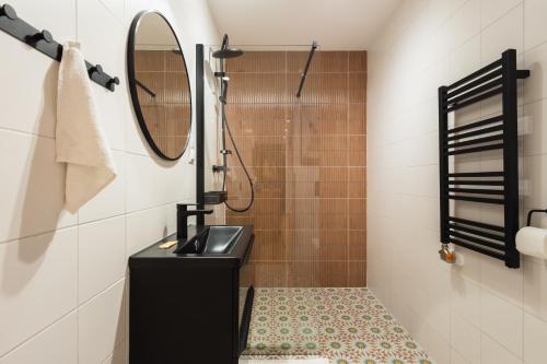 a bathroom with a black sink and a shower at Panocek i Babka in Białka Tatrzanska
