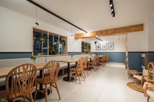 a dining room with a long table and chairs at Panocek i Babka in Białka Tatrzanska