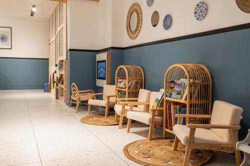 a waiting room with chairs and a wall at Panocek i Babka in Białka Tatrzanska