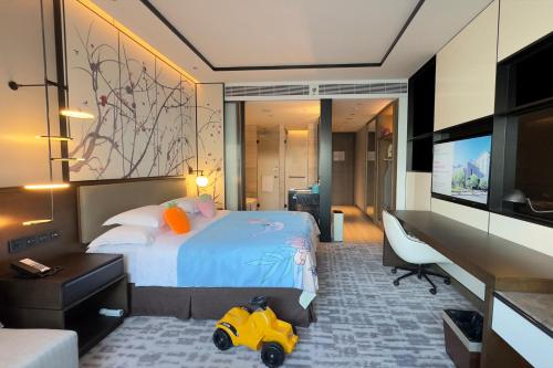 Ένα ή περισσότερα κρεβάτια σε δωμάτιο στο Crowne Plaza Wuzhen by IHG