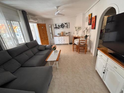 Holiday home with large roof terrace near La Mata beach