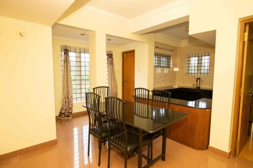 Η κουζίνα ή μικρή κουζίνα στο Lazo Silver Lake , Ooty