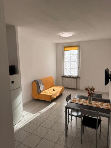 a living room with a couch and a table at CasaTiffany - Intera casa in Piacenza