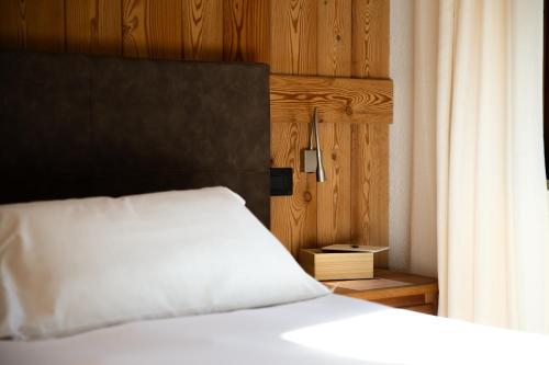 Postel nebo postele na pokoji v ubytování Hotel Vallée Blanche Courmayeur