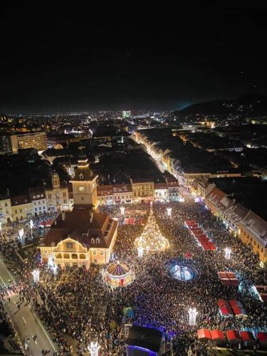an overhead view of a crowd of people at aestival at Casa Dudu in Moieciu de Jos