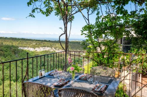 Gallery image of Hôtel Restaurant Les Remparts in Venasque