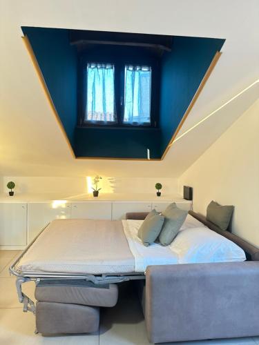 a bed in a room with a blue ceiling at Antica Nola - Dimora Fellecchia in Nola