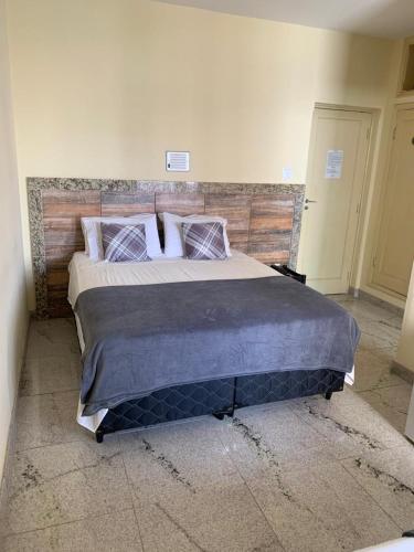 a bedroom with a large bed in a room at Alvorada Palace Hotel de Poços in Poços de Caldas