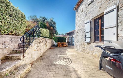 Photo de la galerie de l'établissement 3 Bedroom Stunning Home In Prayssas, à Prayssas