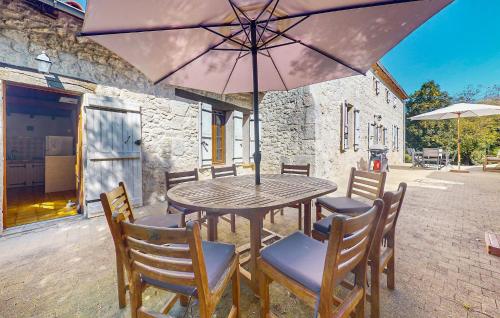 Photo de la galerie de l'établissement Awesome Home In Prayssas, à Prayssas