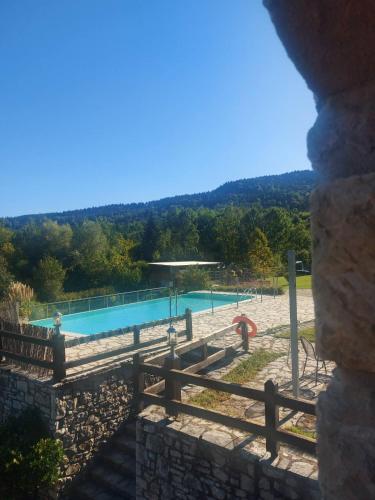 Bazén v ubytování Aiolides Hotel nebo v jeho okolí
