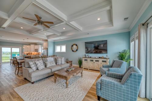 een woonkamer met blauwe muren en een plafond bij Unobstructed Ocean Views - Hot Tub - Sandy Path to Beach in North Topsail Beach