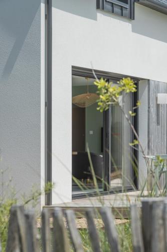 Jolie Maison avec piscine intérieure à 5 minutes des plages