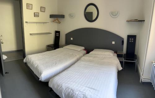 Ένα ή περισσότερα κρεβάτια σε δωμάτιο στο CHAMBRE TWIN PROCHE de LA GARE